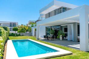 Pool - Villa 'Dominica' with Sea View, Wi-Fi and Air Conditioning (Estepona)