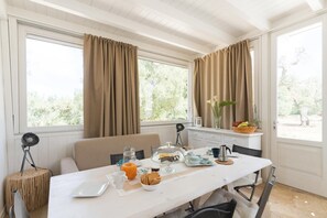 Dining - Holiday Home 'Eughenea' with Private Pool, Wi-Fi and Air Conditioning (Ostuni)