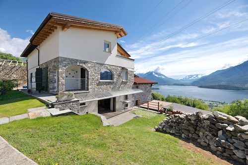 Ferienhaus 'Il Nido Del Colibrì' mit Seeblick, privater Terrasse und WLAN