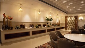 Frukostbuffé varje dag (INR 450 per person)
