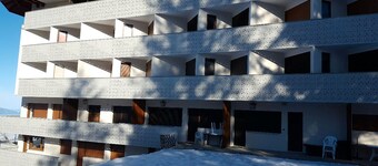 Appartement 'Plein Ciel' met uitzicht op de bergen, privéterras en gedeelde tuin