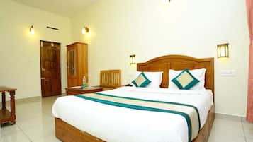Deluxe Double Room, 1 King Bed, Balcony | Desk, laptop workspace, free WiFi