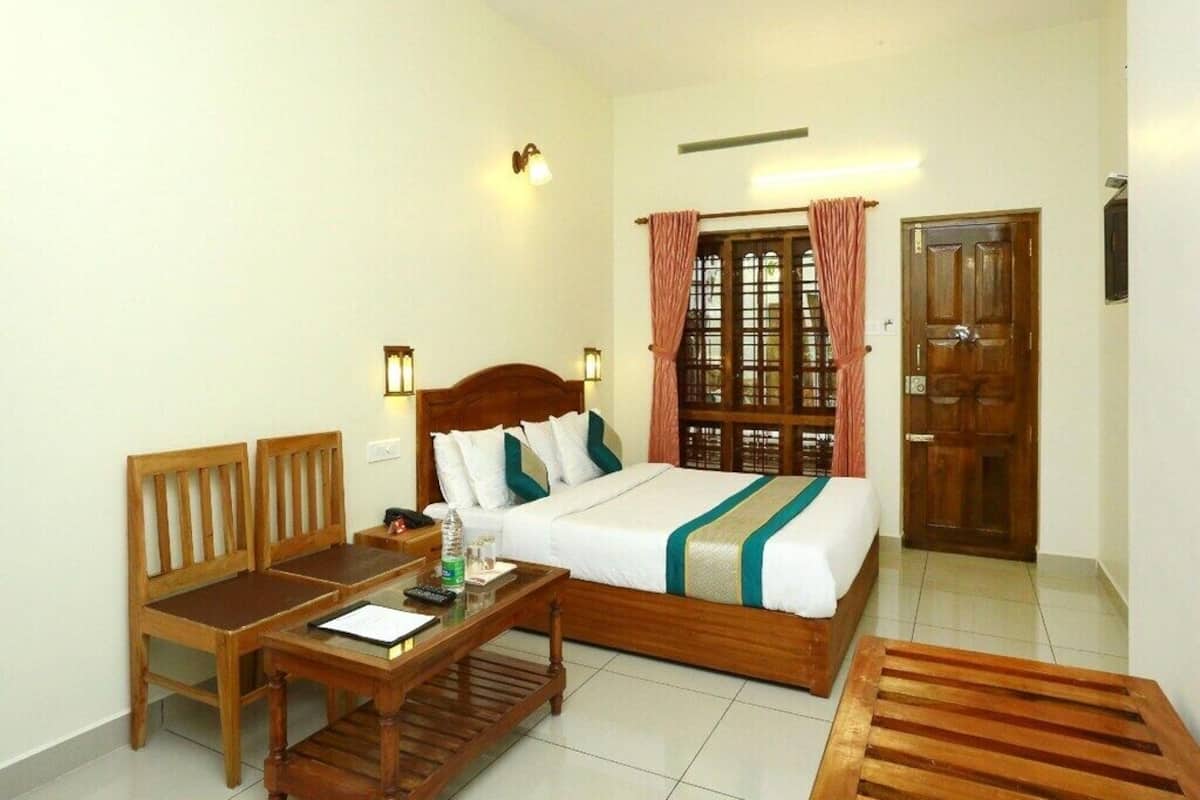 Deluxe Double Room, 1 King Bed, Balcony