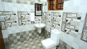Deluxe Double Room, 1 King Bed, Balcony | Bathroom | Towels, soap