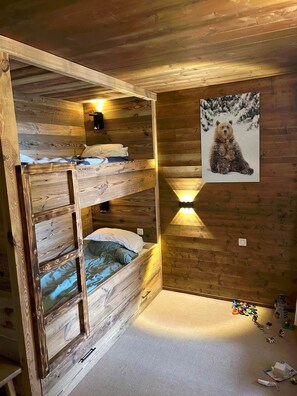 6 bedrooms, iron/ironing board, travel cot, WiFi