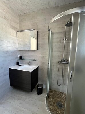 Shower, hair dryer, towels, toilet paper