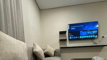 Luxury Apartment, 2 Bedrooms, Air conditioning | Living room | 50-inch Smart TV with satellite channels