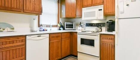 Fridge, microwave, stovetop, dishwasher