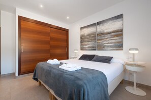 4 bedrooms, iron/ironing board, free WiFi, bed sheets