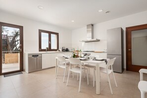 Réfrigérateur, micro-ondes, four, lave-vaisselle