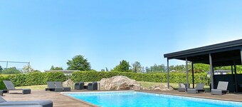 Family-friendly accommodation with pool & tennis court near Torekov Golf Club