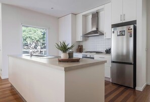 Flow effortlessly from the main living area to the modern kitchen—gather for quick snacks or prep your favourite recipes using an oven, dishwasher, fridge and cooking essentials.