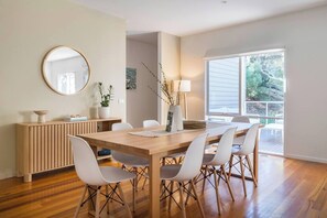 Dining - Moonah Retreat Coastal Serenity near Hot Springs (Sorrento)