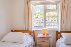 2 bedrooms, free WiFi, bed sheets