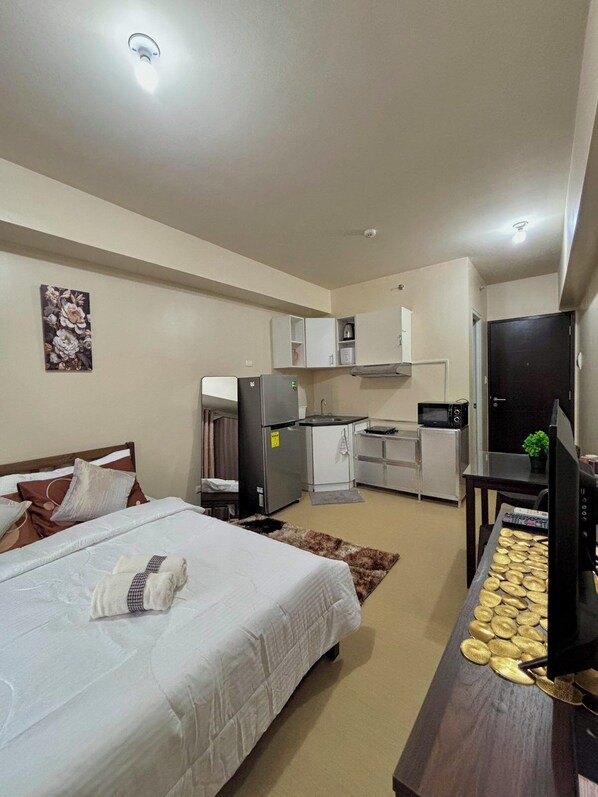 1 bedroom, WiFi - Lovely Condo with WiFi and AC in enchanting Centrio Tower Cagayan de Oro (Cagayan de Oro)