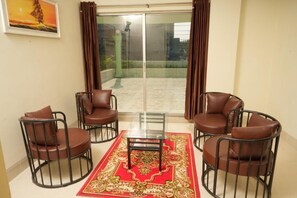 ตู้นิรภัยในห  ้องพัก, โต๊ะทำงาน, พื้นที่ทำงานแบบใช้แล็ปท็อป, ห้องเก็บเสียง