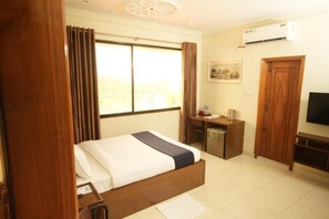 1 bedroom, in-room safe, desk, laptop workspace