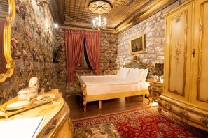 Royal Room | Desk, free WiFi - Castle Boutique Hotel (Tirana)