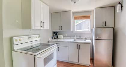 Large Group Lake Haven: 3-Bed/Bunks!, Sleeps 8, Full Kitchen, AC