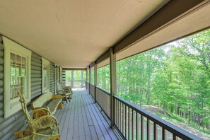 Interior - 5 Mi to Dtwn Asheville: Tranquil Cabin Retreat! (Asheville)
