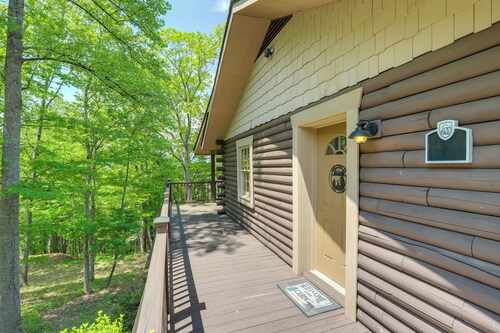 5 Mi to Dtwn Asheville: Tranquil Cabin Retreat!