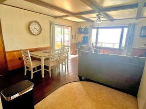 Interior - The Eagles Nest A Charming 3-bedroom cabin on Lake Canadarago with WiFi and AC (Richfield Springs)