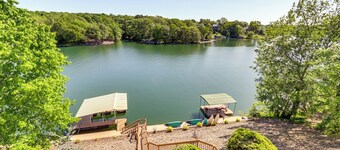 Swim & Boat Docks: Lakefront Gem in Bella Vista!