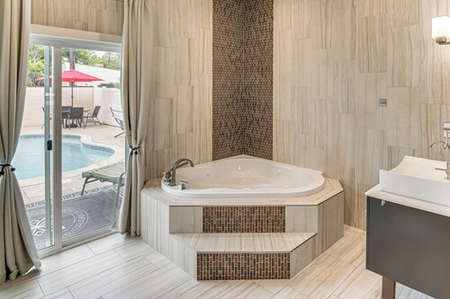 Private Pool + Sauna: Pet-friendly Reseda Retreat!