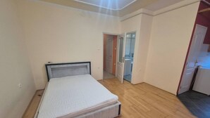 Apartamento, 2 habitaciones, fumadores, balcón | 3 dormitorios
