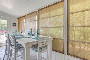 House (2 Bedrooms) | Interior - Community Pool + Perks! Nokomis Home 3 Mi to Beach (Nokomis)