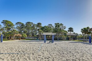 House (2 Bedrooms) | Interior - Community Pool + Perks! Nokomis Home 3 Mi to Beach (Nokomis)