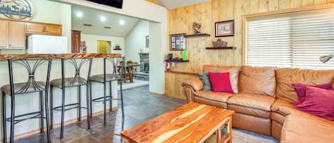 House (2 Bedrooms) | Living area | TV