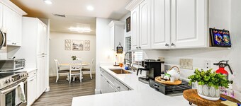 1 Mi to Dtwn Bonita Springs: Home w/ Lush Yard!