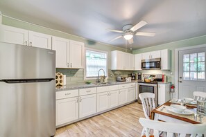 House (2 Bedrooms) | Interior - 1 Mi to Ocala Dtwn Square: Home w/ Yard! (Ocala)