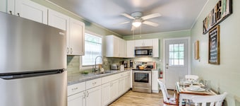 1 Mi to Ocala Dtwn Square: Home w/ Yard!