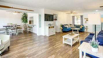 House (3 Bedrooms) | Interior