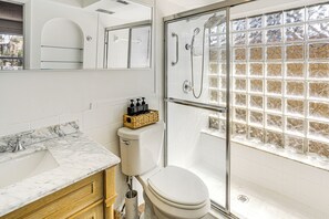 Interior - 1 Mi to Downtown Lake Placid: Waterfront Retreat! (Lake Placid)