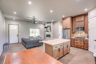 2 Mi to Lake Almanor: Home w/ Golf Course Views!