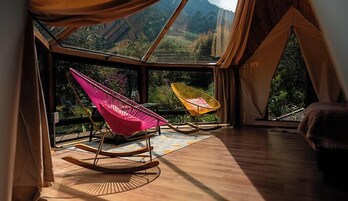 Deluxe Δίκλινο Δωμάτιο (Double), Θέα στο Βουνό | Δωρεάν Wi-Fi, κλινοσκεπάσματα 