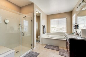 House (3 Bedrooms) | Interior - Family Home w/ Patio & Fenced Yard in Brentwood (Brentwood)