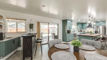 House (5 Bedrooms) | Interior