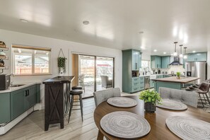 House (5 Bedrooms) | Interior