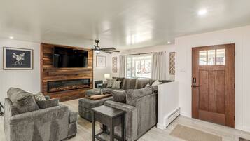 House (5 Bedrooms) | Interior