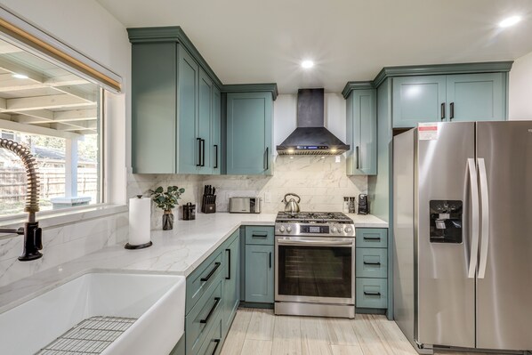 House (5 Bedrooms) | Interior