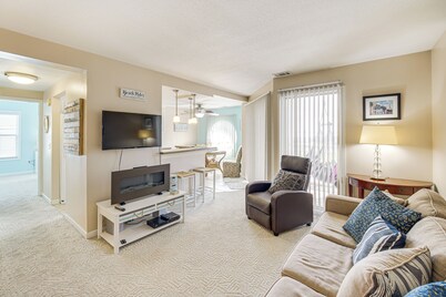 1 Mi to Ferry: Port Clinton Condo w/ Beach View!