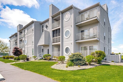 1 Mi to Ferry: Port Clinton Condo w/ Beach View!