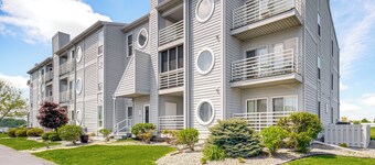 1 Mi to Ferry: Port Clinton Condo w/ Beach View!