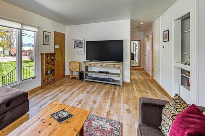 Walk to Flathead Lake: Airy Home w/ Mtn Views!