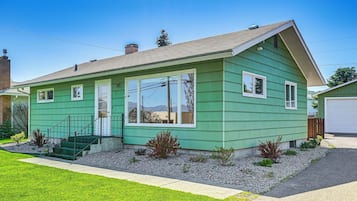 House (3 Bedrooms) | Front of property