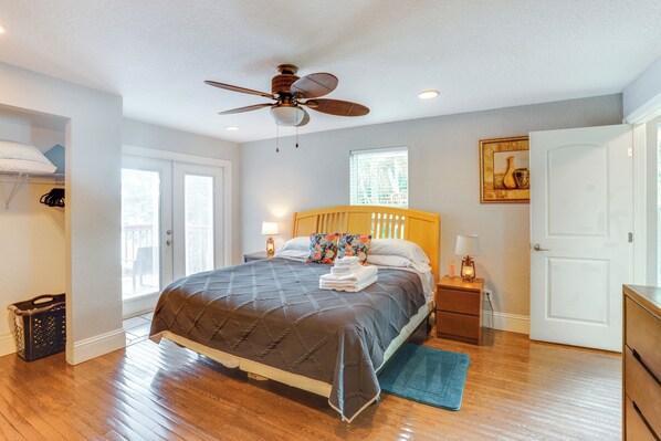 Interior - Fish, Swim & More: Lakefront Retreat in Ocklawaha! (Ocklawaha)